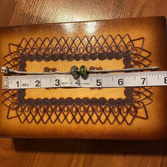 925 Sterling Silver Snake Bracelet with 2 Murano Green Charms - Picture 8 of 9